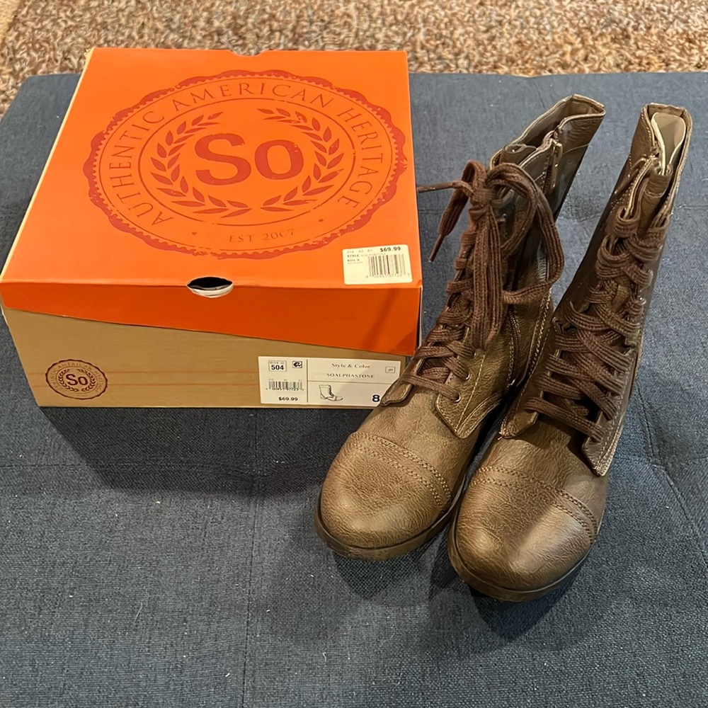 NWT So lace up ankle boots (size 8)